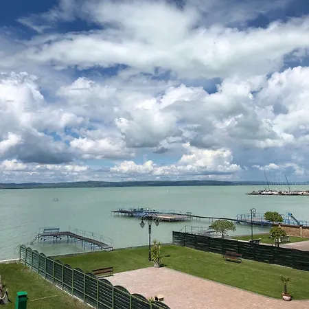 Hullam Appartement Balatonlelle